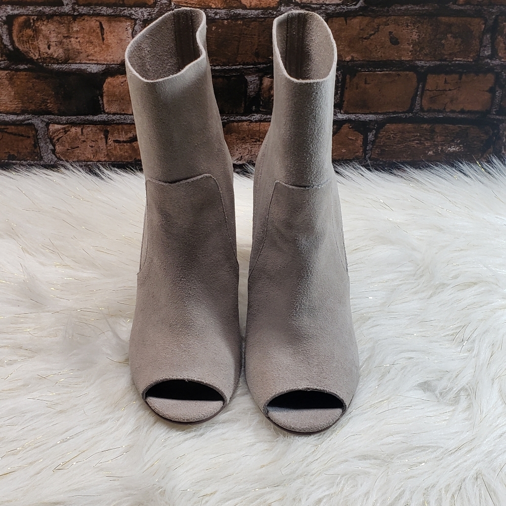 Chinese Laundry Bootie Tom Girl 8.5